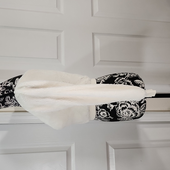 Akira Netflix With Thrills Cream Soft Teddy Long Sleeve Shirt M - Picture 3 of 10